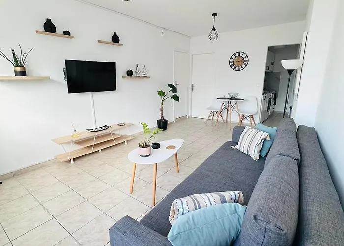 Central Apartment Next To The Beachfront